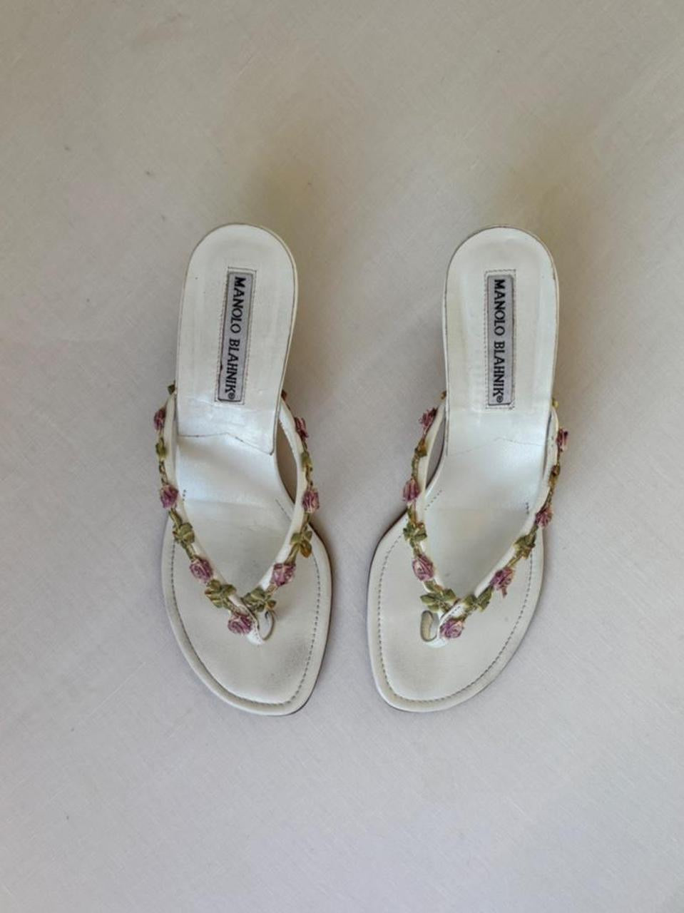 Manolo Blahnik EU 36 White Leather Floral Thong Kitten Heel Sandal