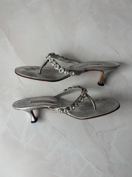 Manolo Blahnik EU 39 Silver Leather Crystal Thong Kitten Heel Sandal