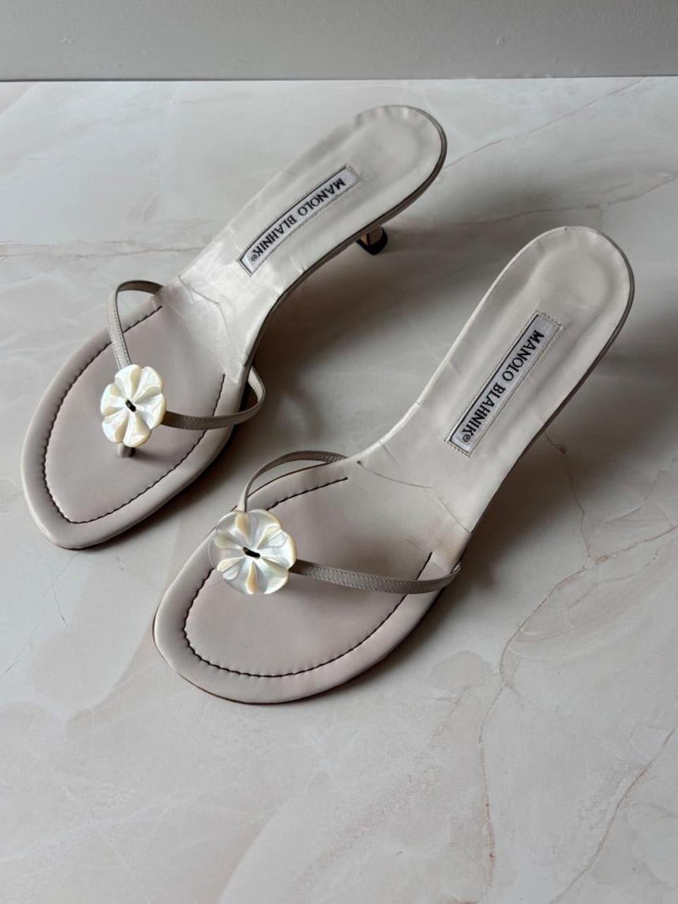 Manolo Blahnik EU 38.5 Ivory Leather Thong Sandal