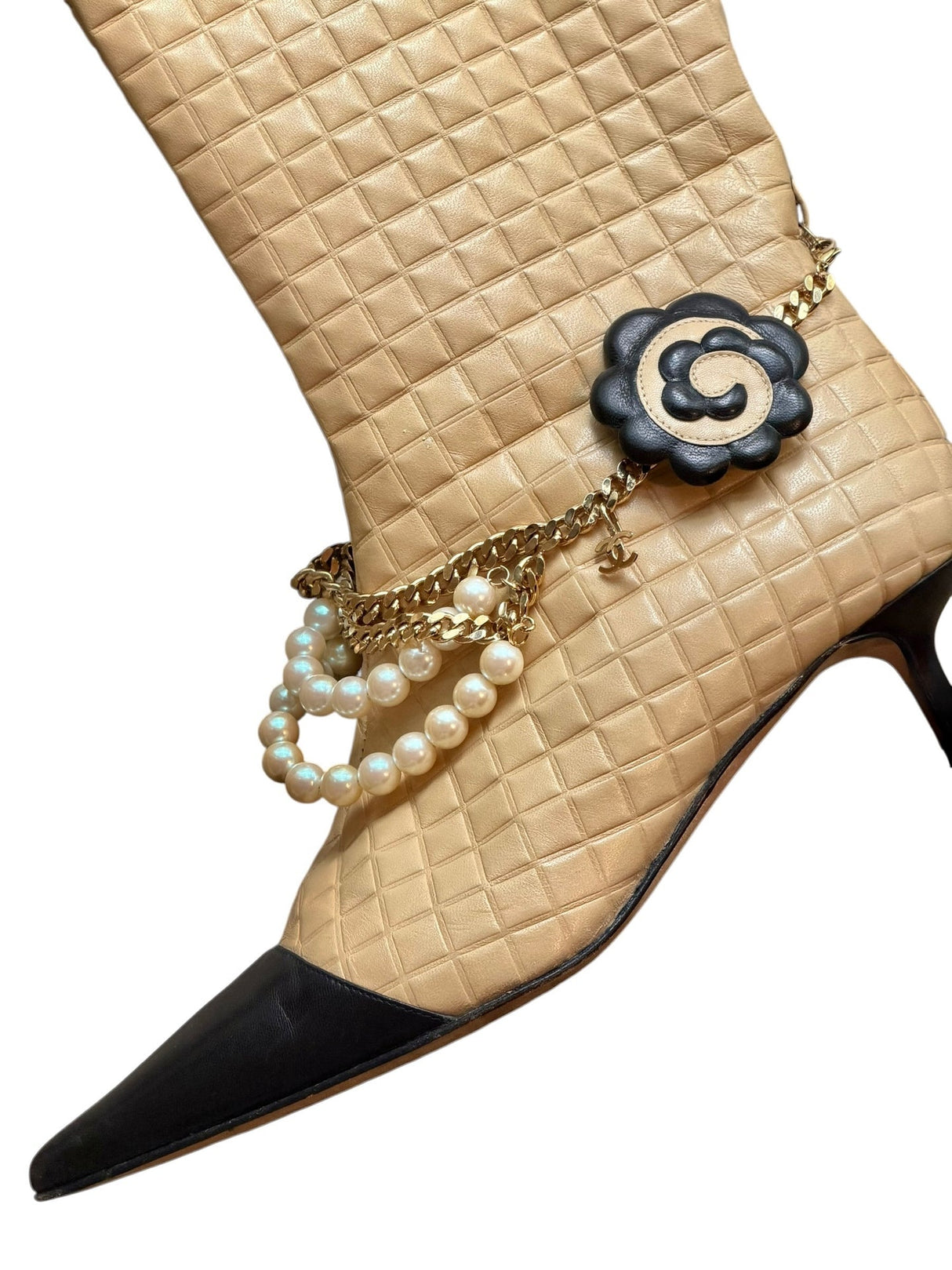 Chanel cream and black quilted boots from 2002 (37.5)
