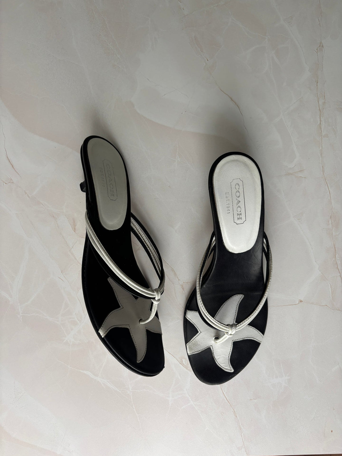 Coach US 8.5 Black and White Leather Open Toe Thong Sandal