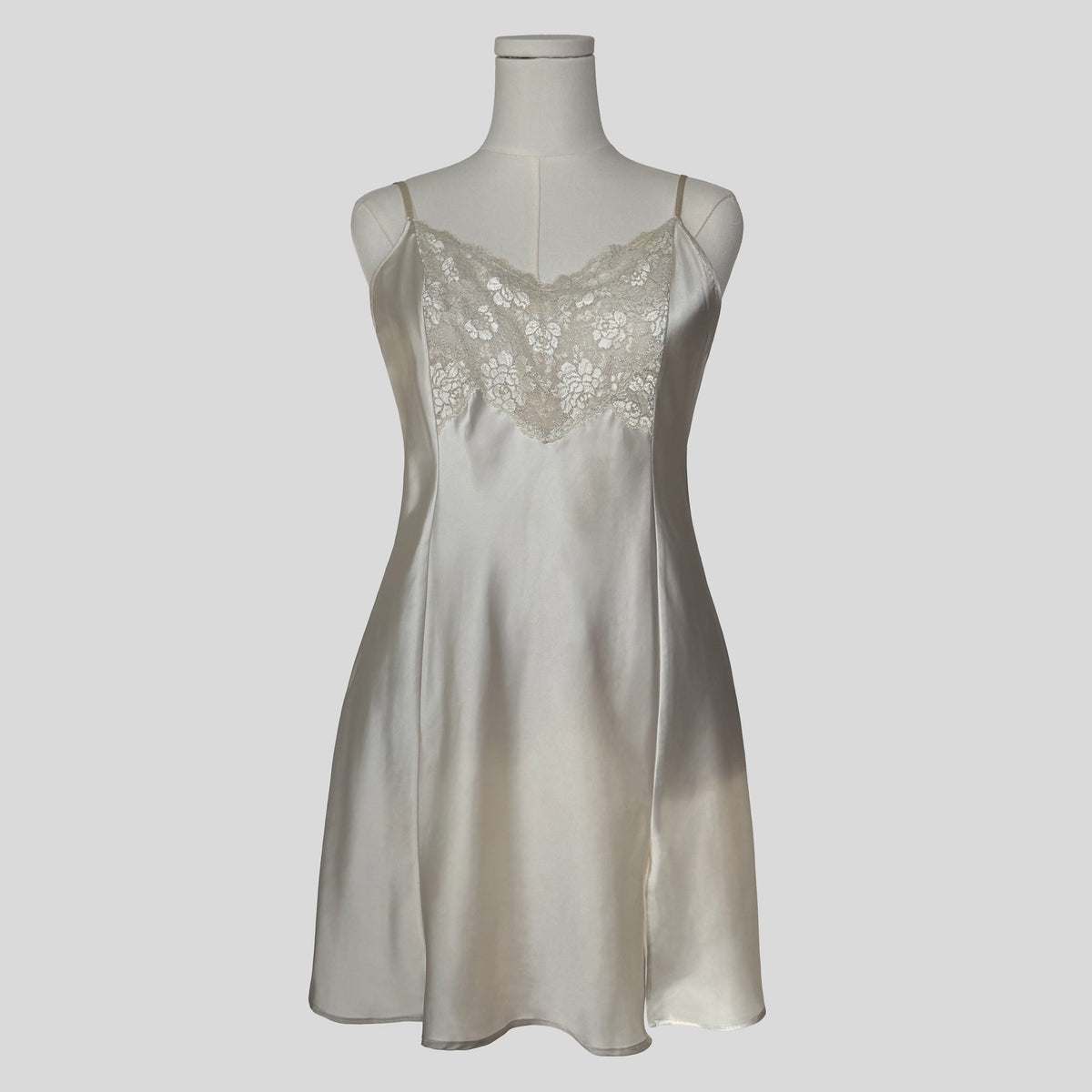 Lace inset bust slip