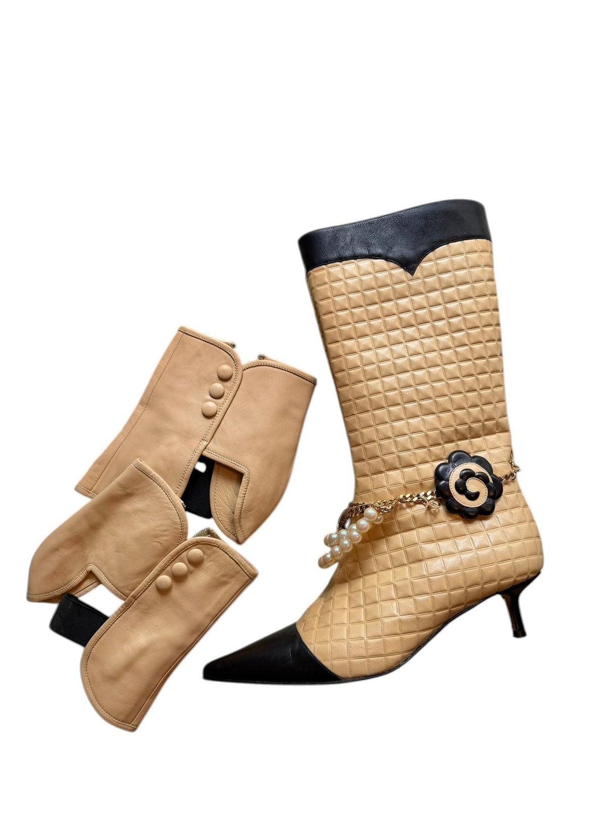 Chanel cream and black quilted boots from 2002 (37.5)