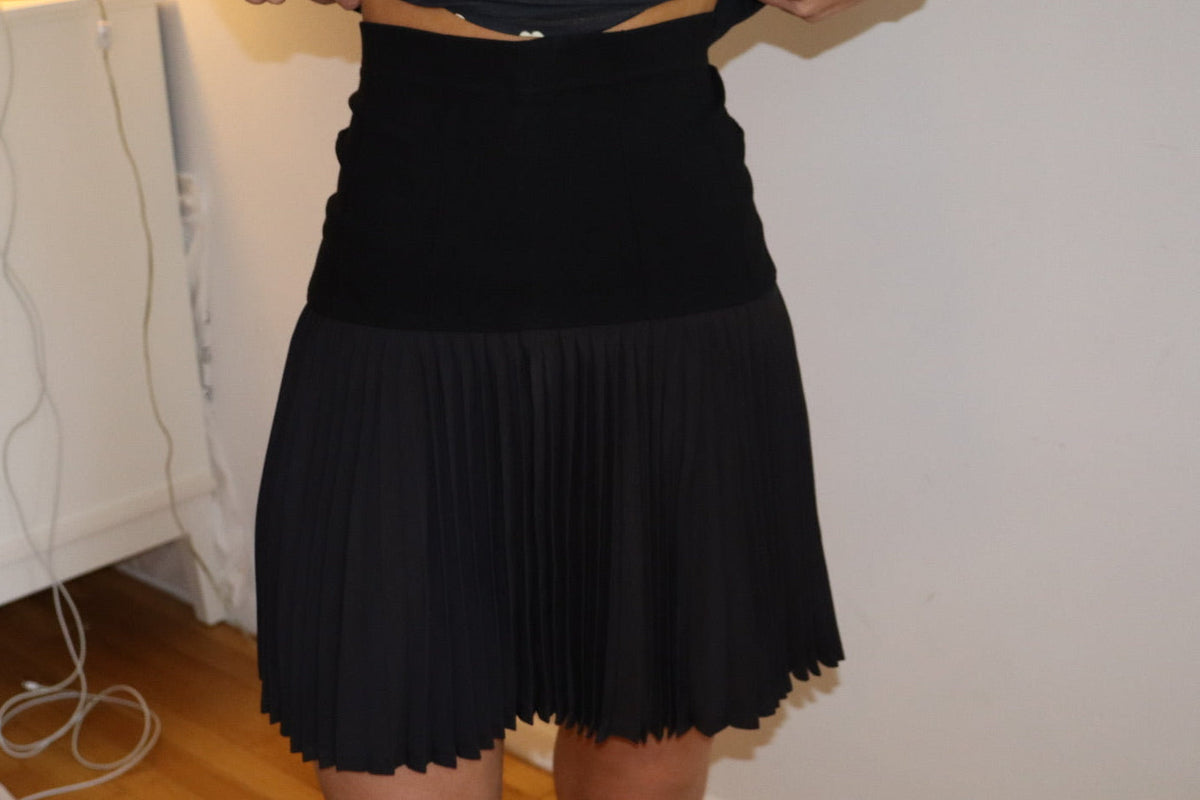 Thierry Mugler black pleated mini skirt size 42