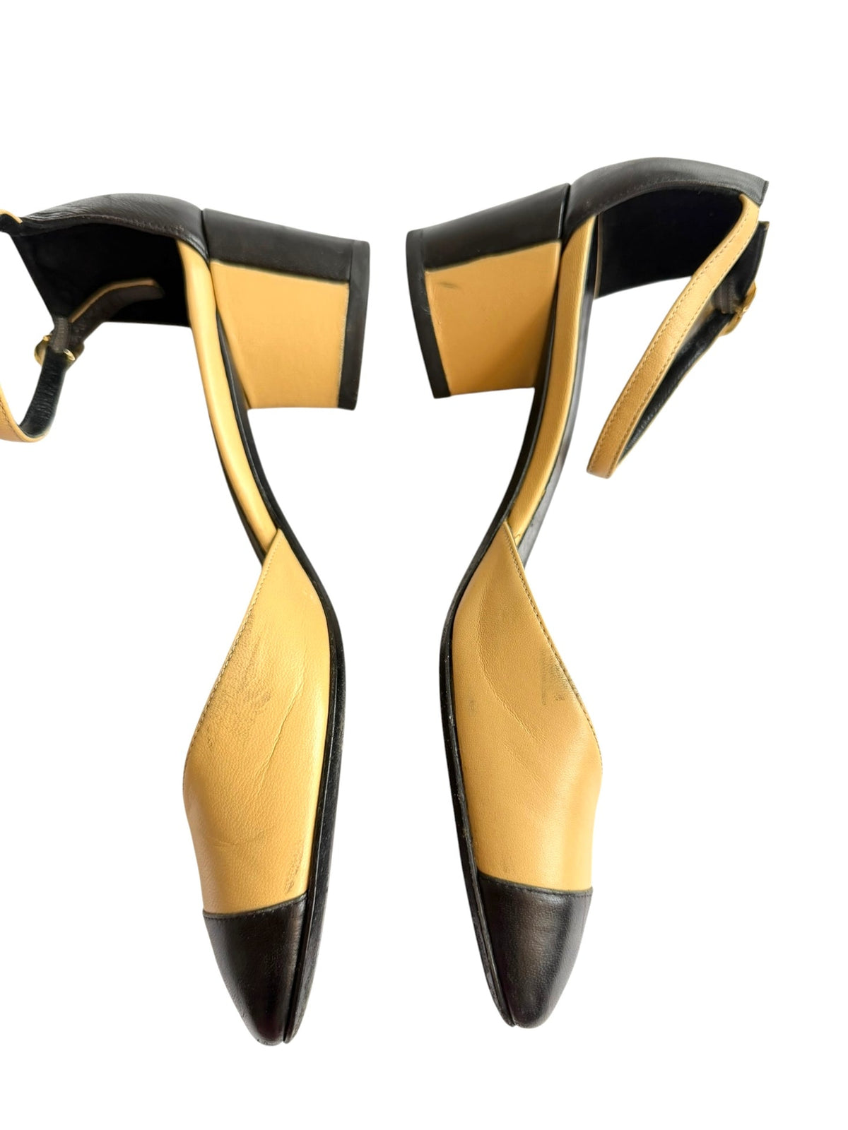 Chanel beige and black cap toe heels (36)