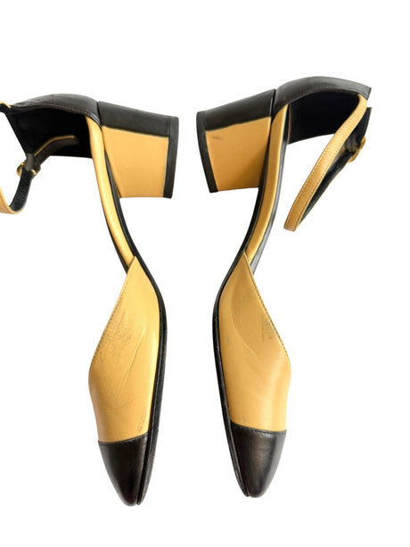 Chanel beige and black cap toe heels (36)