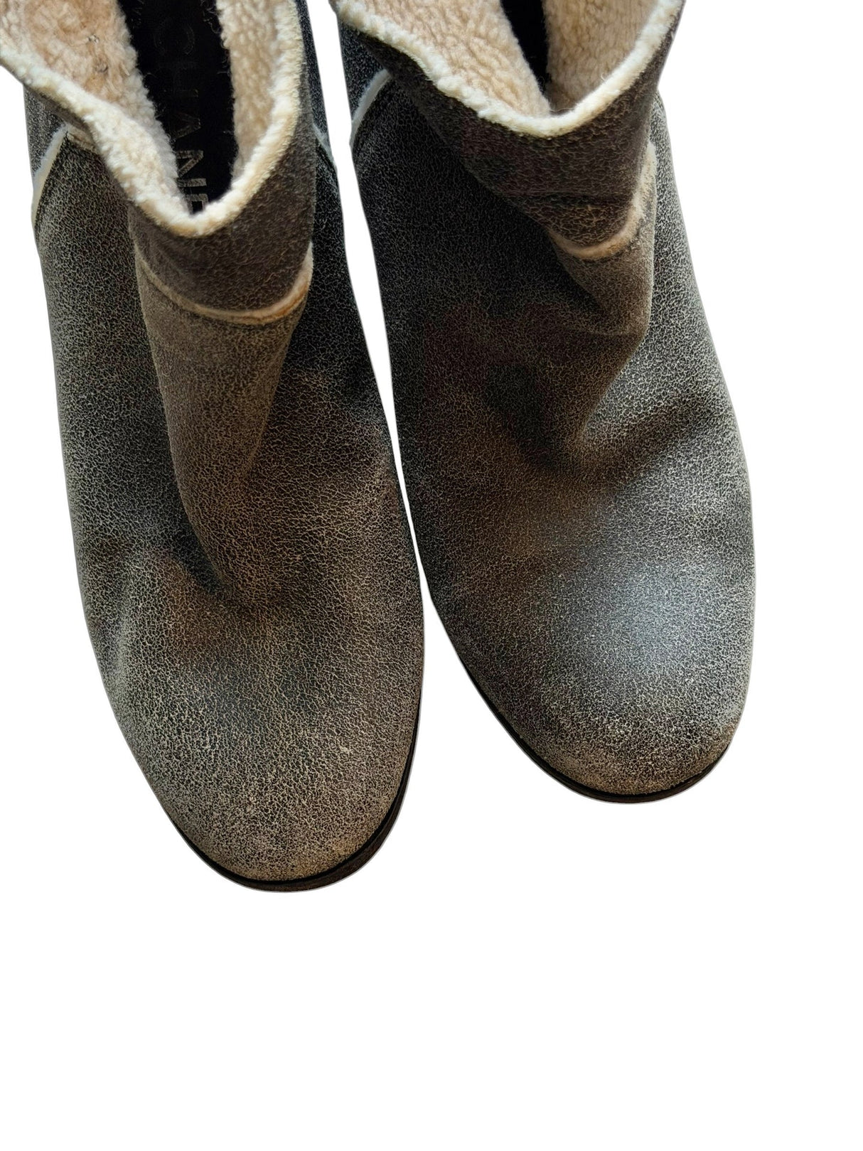 Chanel grey distressed suede and shearling boots (37)