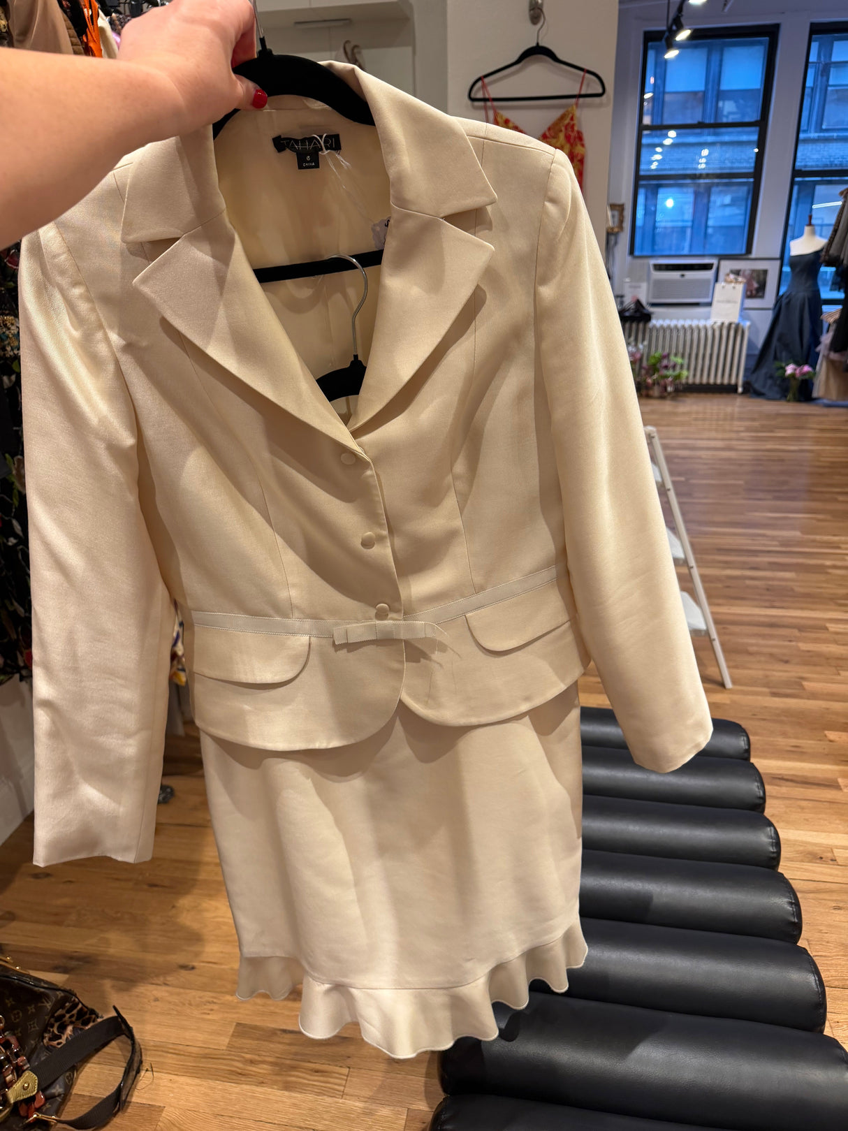 Tahari white silk and wool suit set with bow detail and ruffle skirt sku tuv #609