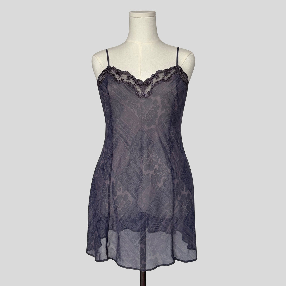 Sweetheart lace neckline slip in navy print