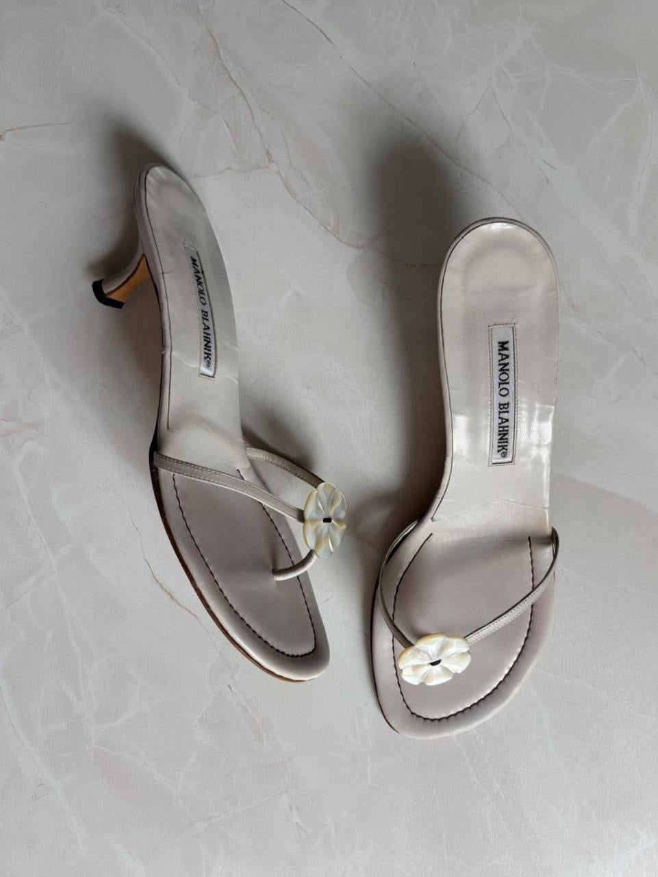 Manolo Blahnik EU 38.5 Ivory Leather Thong Sandal