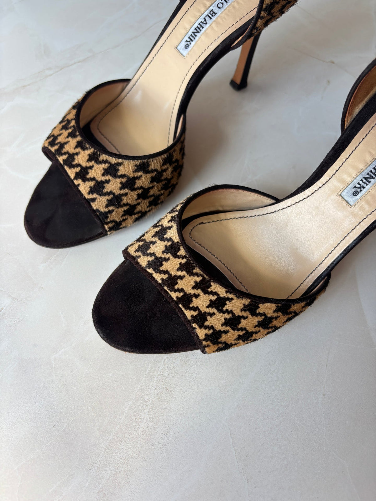 Manolo Blahnik EU 38.5 Tan and Black Houndstooth Calf Hair D'Orsay Pump