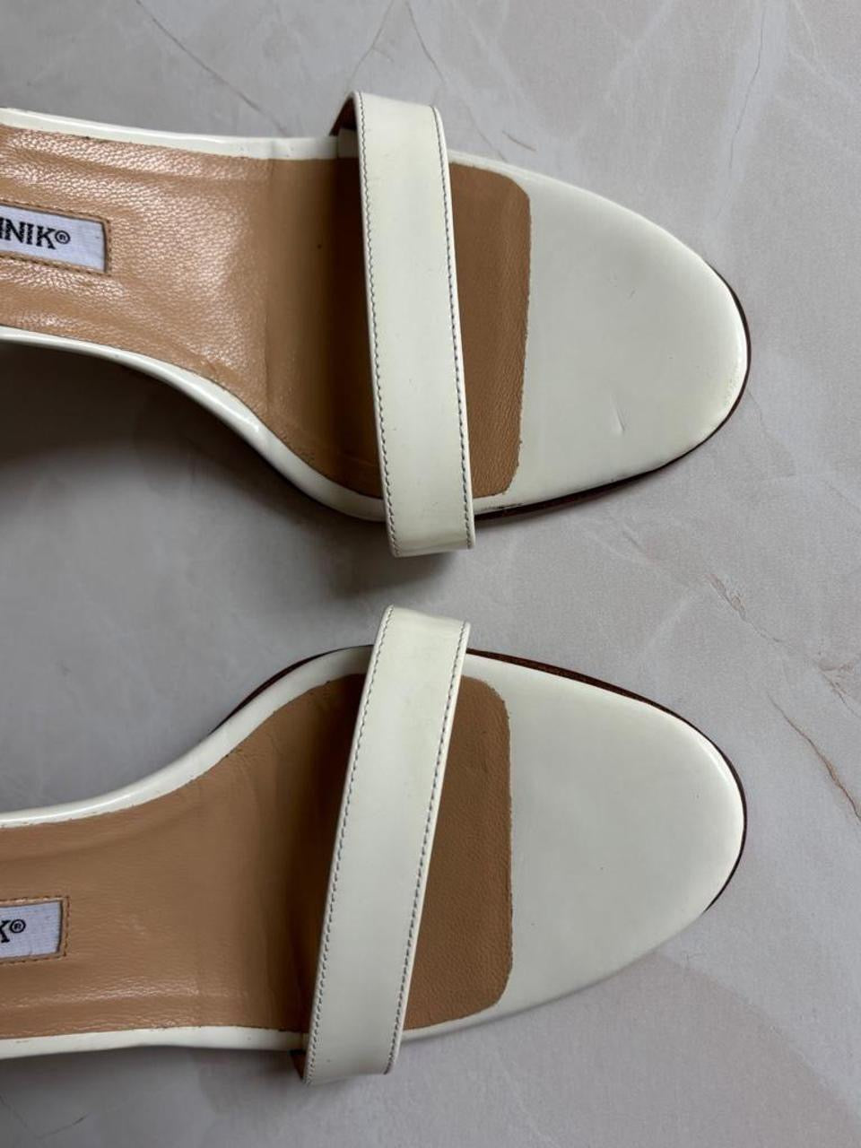 Manolo Blahnik EU 40 Ivory Patent Leather Slingback