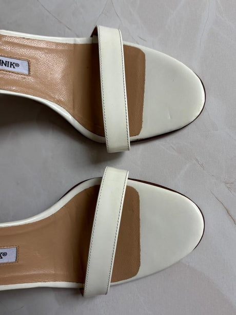 Manolo Blahnik EU 40 Ivory Patent Leather Slingback