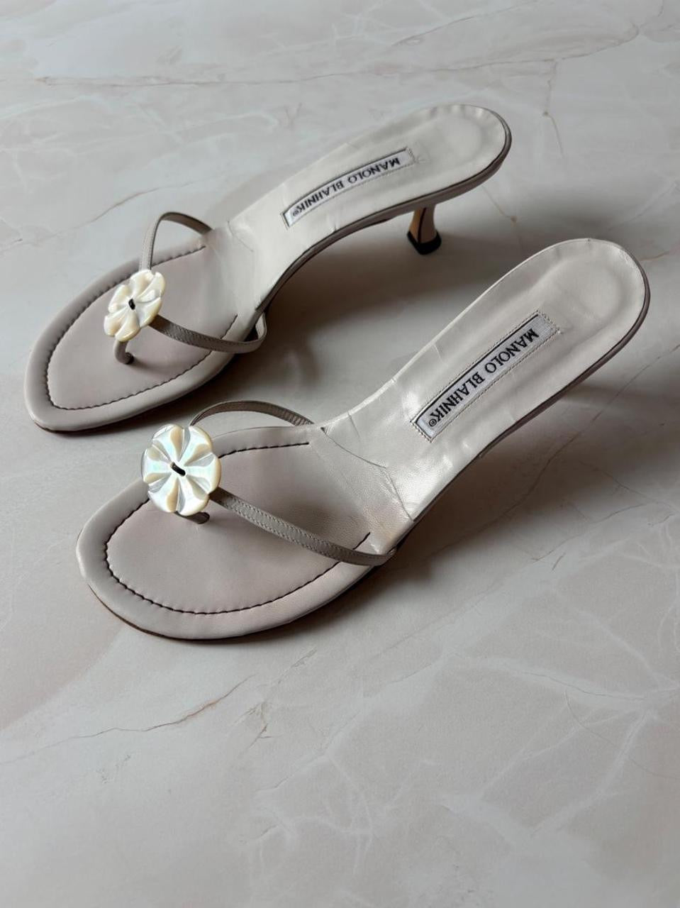 Manolo Blahnik EU 38.5 Ivory Leather Thong Sandal