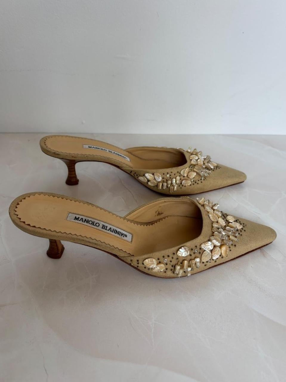 Manolo Blahnik EU 38 Tan Linen Canvas Pointed Toe Kitten Heel Mule