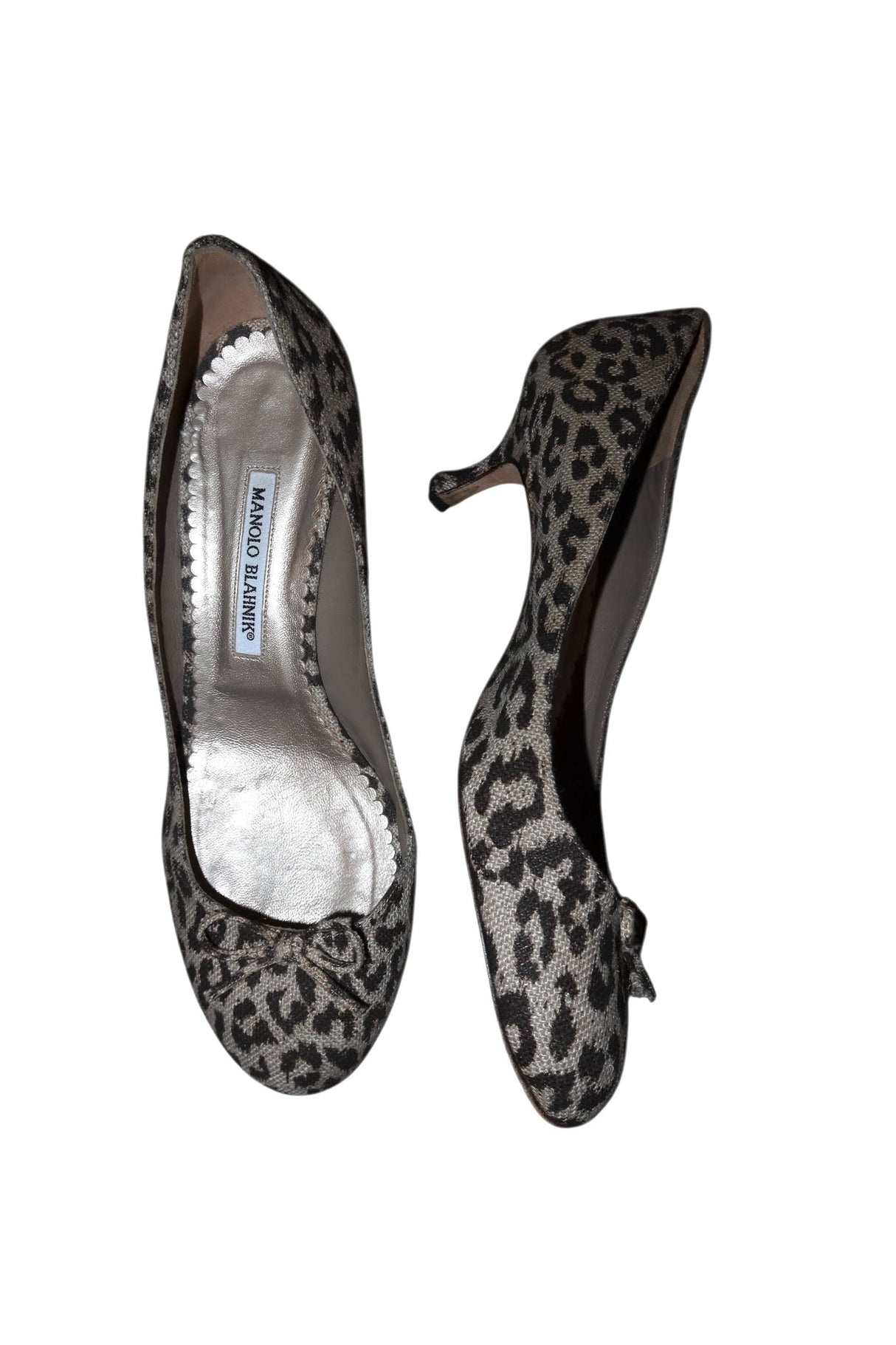 Manolo Blahnik light gray leopard kitten heels with bows (41)