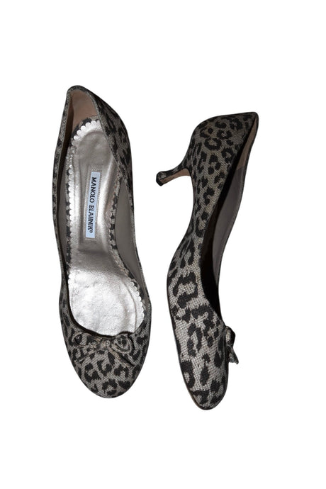 Manolo Blahnik light gray leopard kitten heels with bows (41)