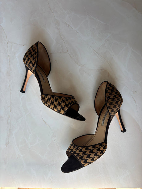 Manolo Blahnik EU 38.5 Tan and Black Houndstooth Calf Hair D'Orsay Pump