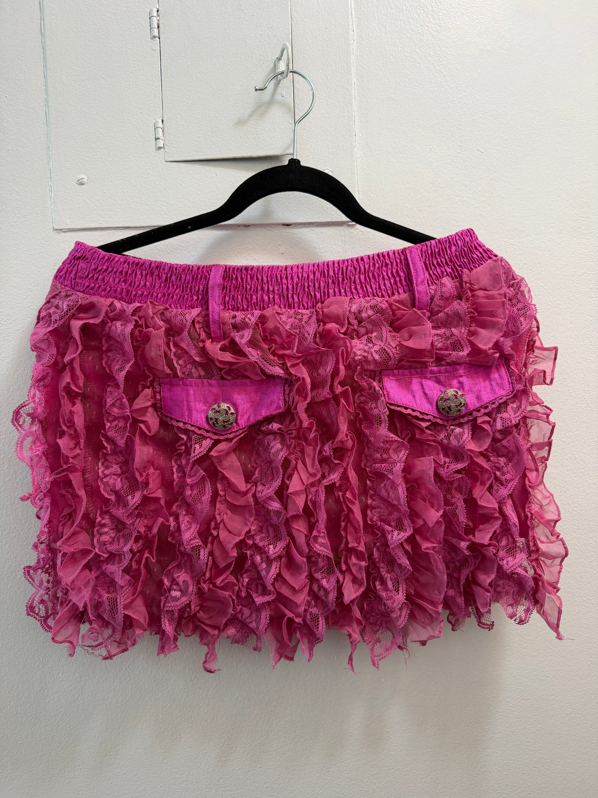 Pink ruffle skirt with buttons