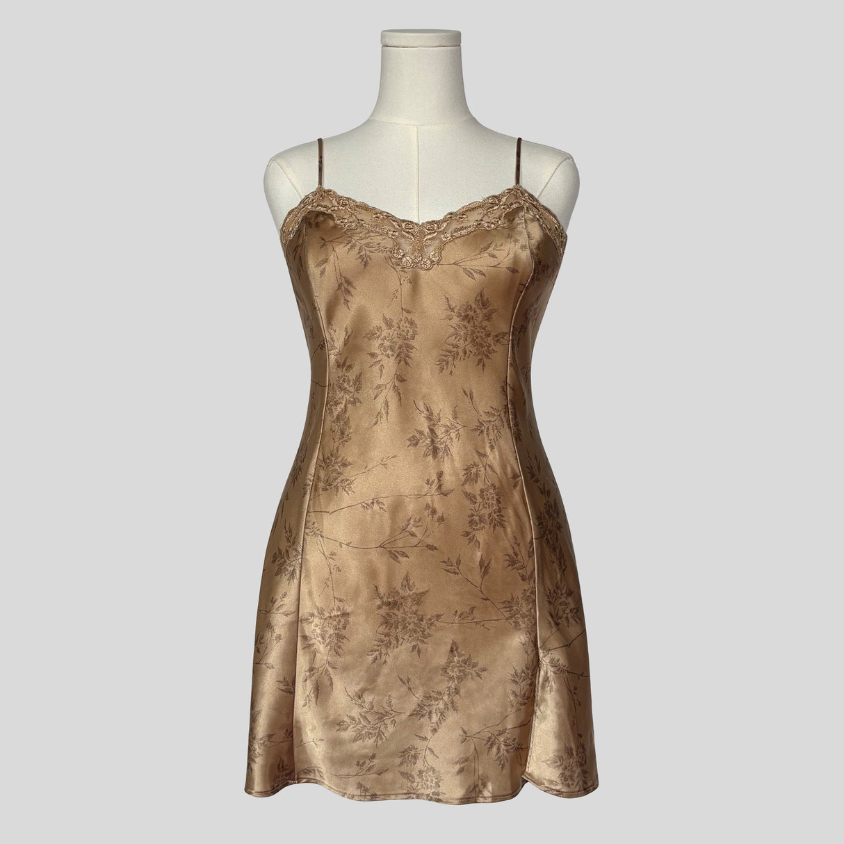 Sweetheart lace neckline slip in gold floral