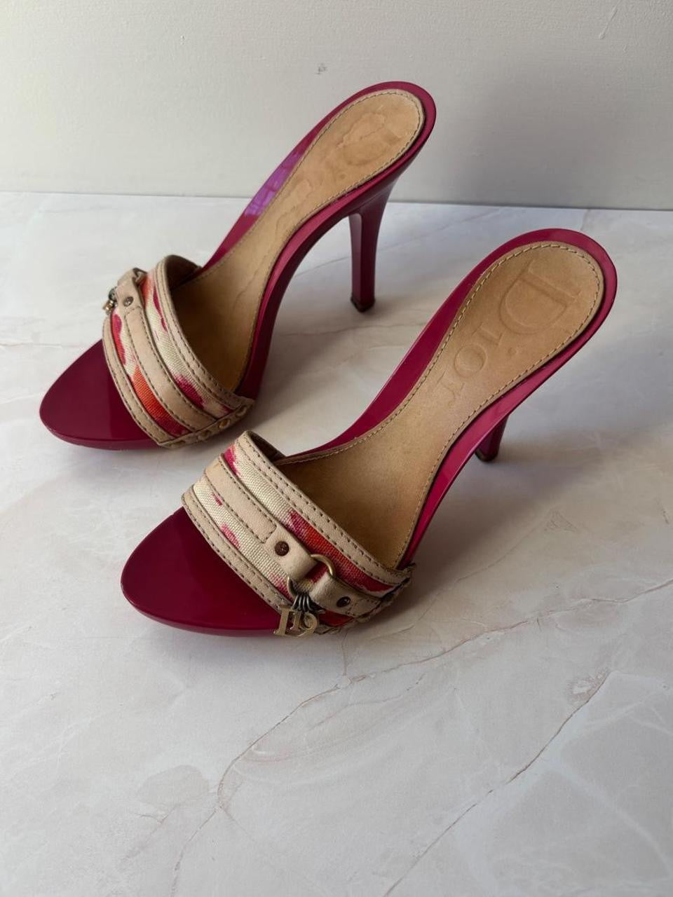 Christian Dior US 6 Magenta Patent Leather Buckle Heel Sandal