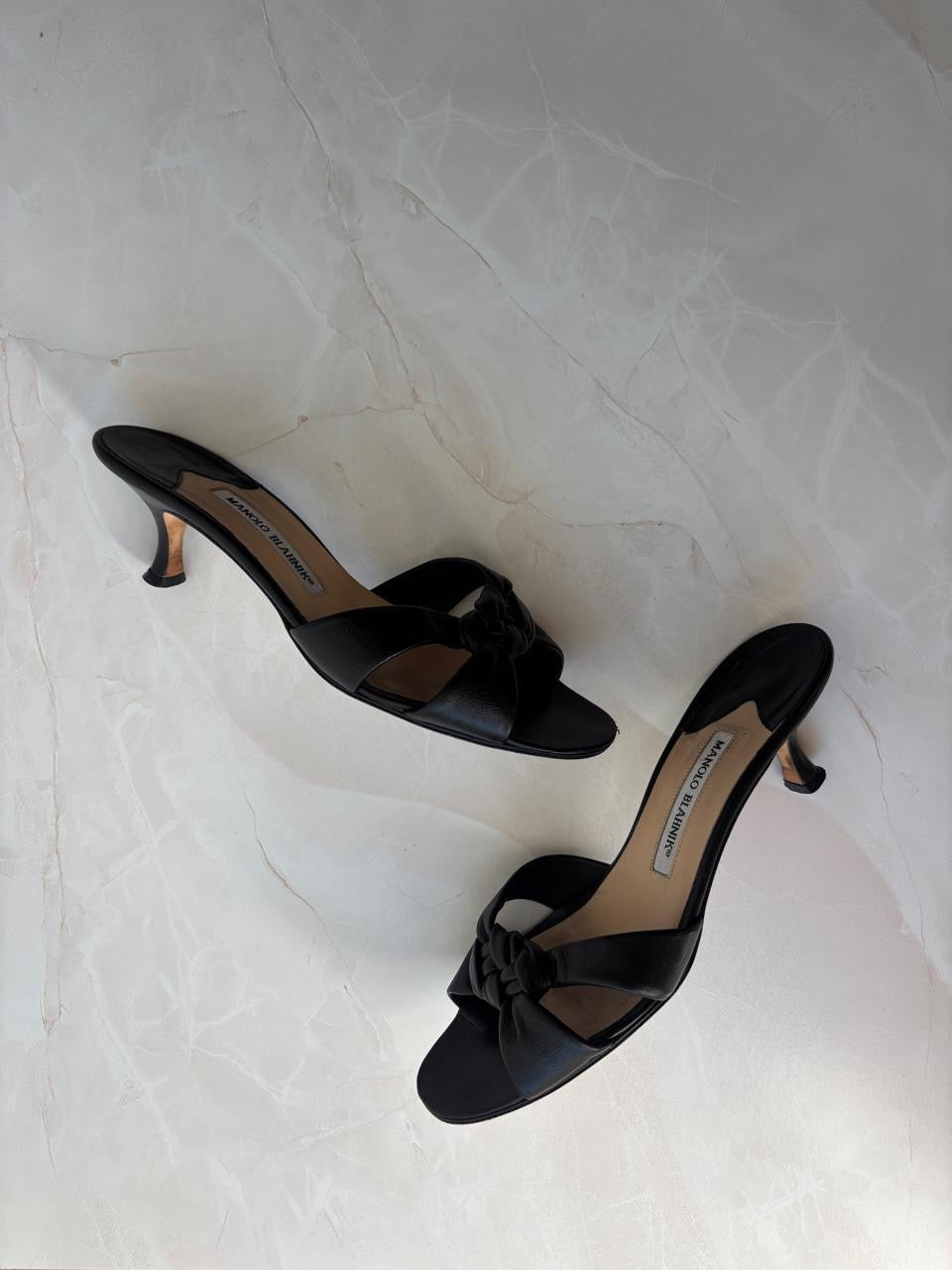 Manolo Blahnik EU 39.5 Black Leather Braided Knot Kitten Heel Sandal