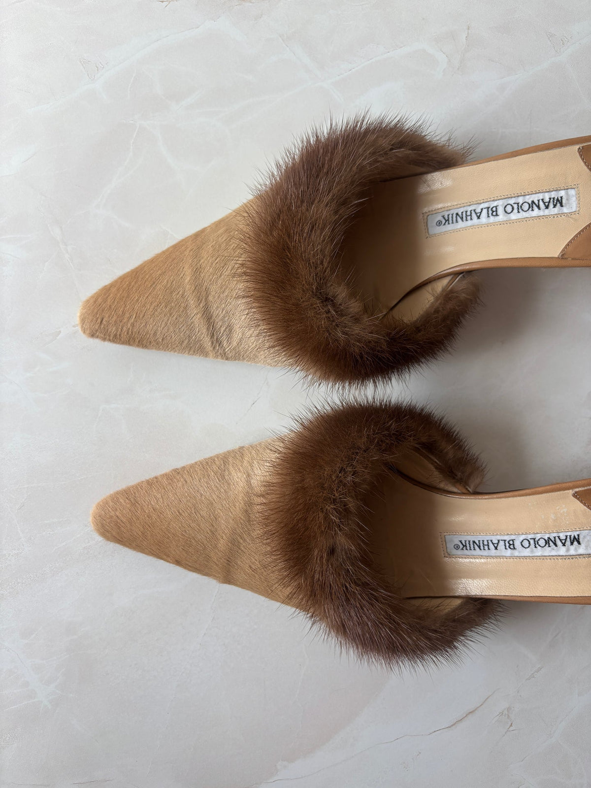Manolo Blahnik EU 39.5 Tan Pony Hair Fur Trim Pointed Toe Kitten Heel Mule