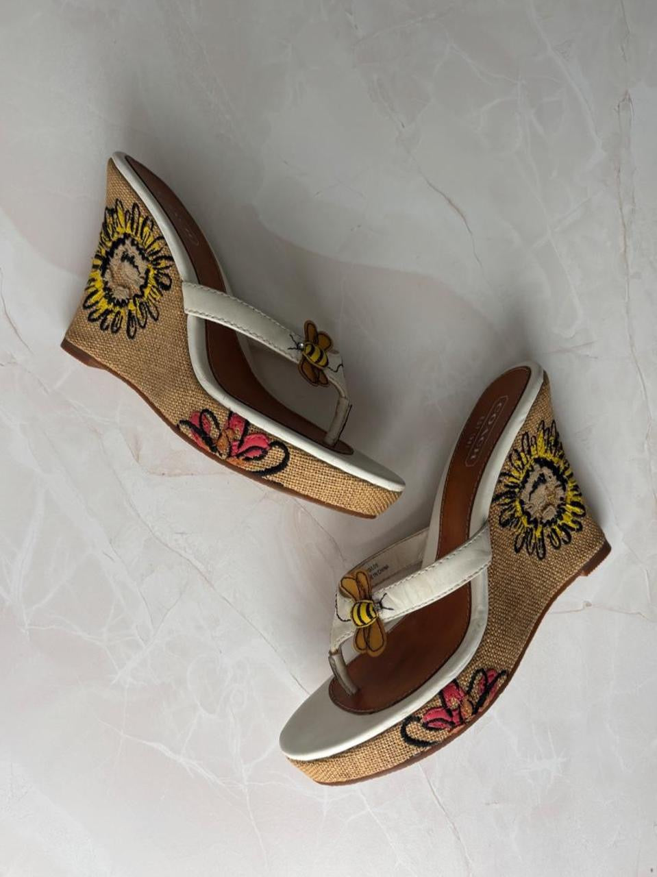 Coach US 7.5 Rare Burlap-wrapped Wedge Thong Sandal with Bee Motif