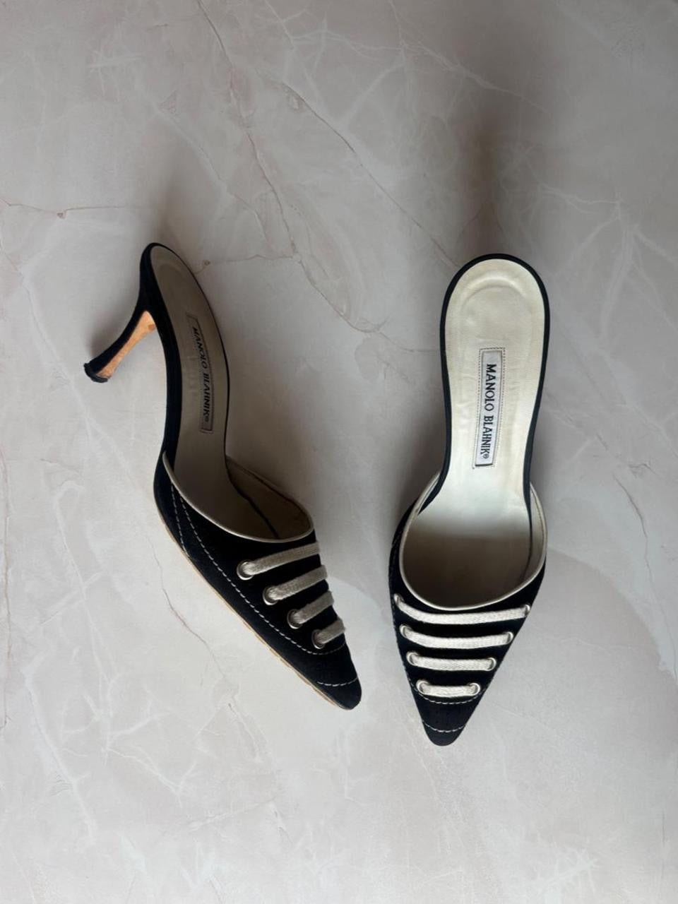 Manolo Blahnik EU 38 Black Suede Lace Up Pointed Toe Kitten Heel Mule