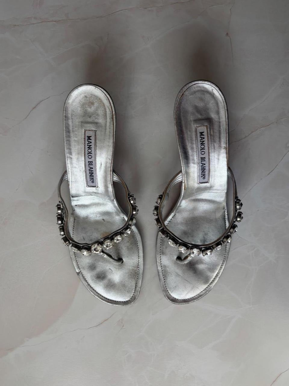 Manolo Blahnik EU 39 Silver Leather Crystal Thong Kitten Heel Sandal