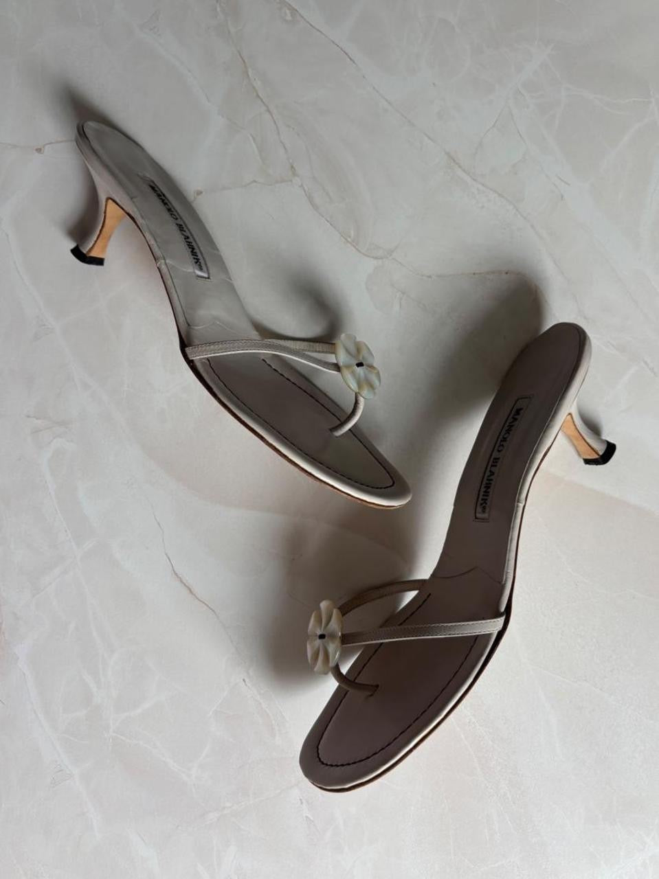Manolo Blahnik EU 38.5 Ivory Leather Thong Sandal