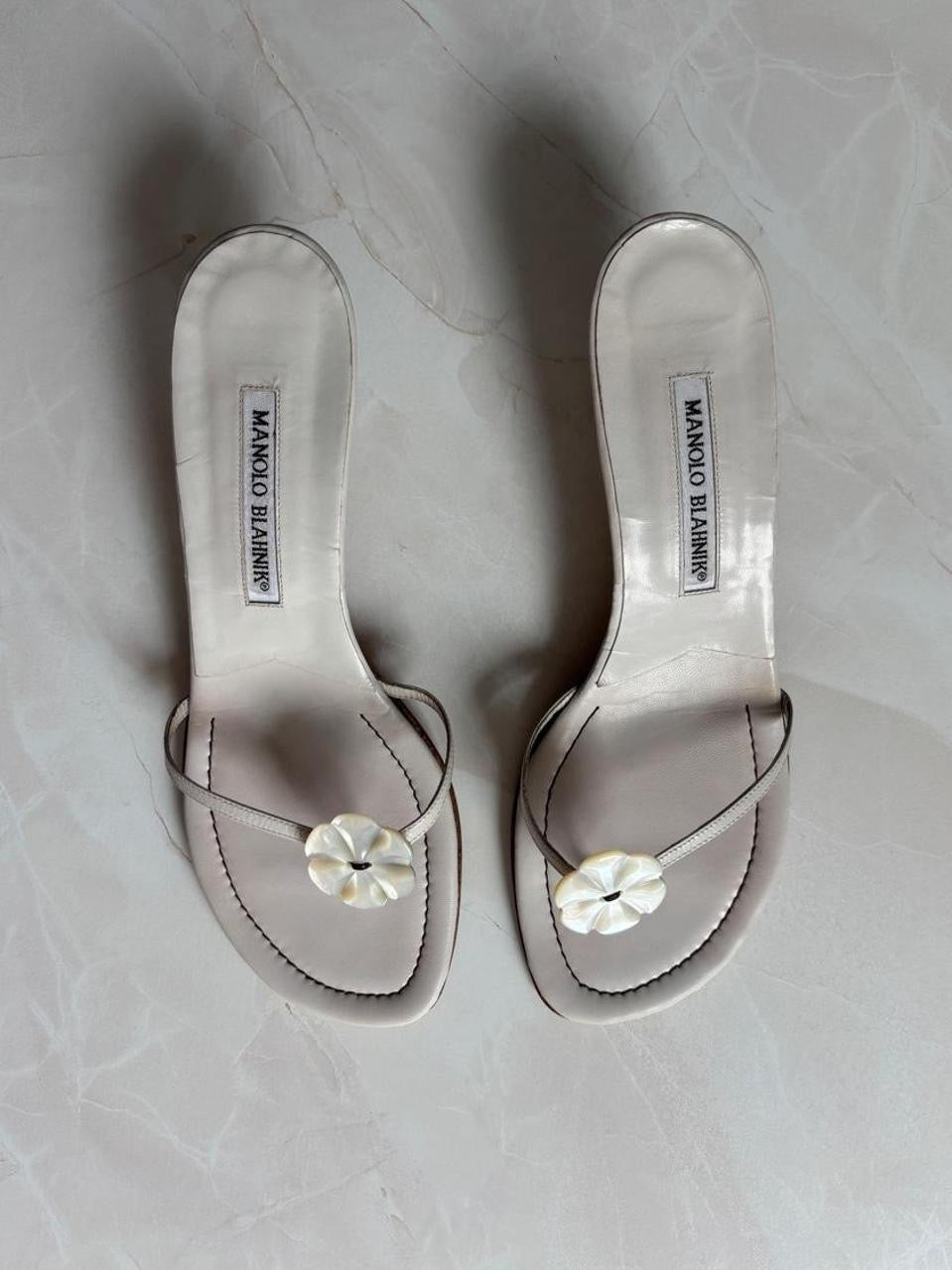 Manolo Blahnik EU 38.5 Ivory Leather Thong Sandal