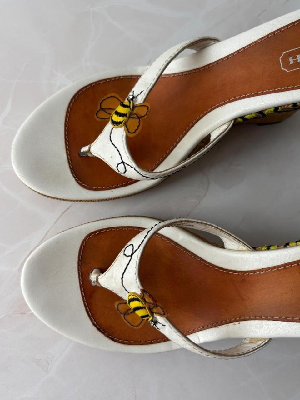 Coach US 7.5 Rare Burlap-wrapped Wedge Thong Sandal with Bee Motif