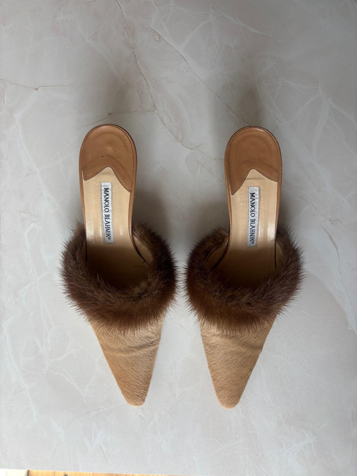 Manolo Blahnik EU 39.5 Tan Pony Hair Fur Trim Pointed Toe Kitten Heel Mule