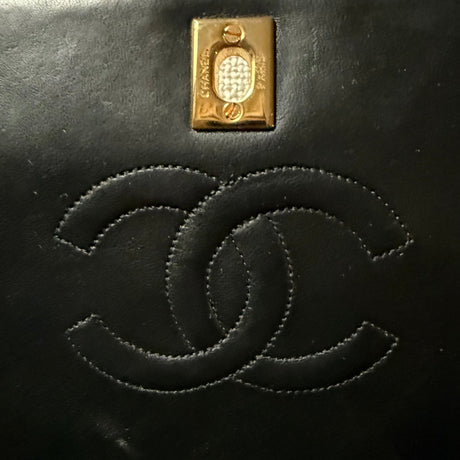 Chanel Vintage Classic Full Flap Black authentic lambskin gold hardware 24k