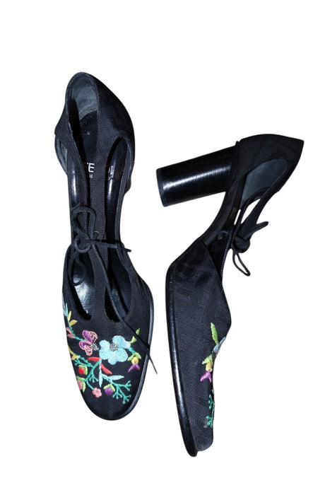 Fendi black monogram canvas heels with floral embroidery (40)