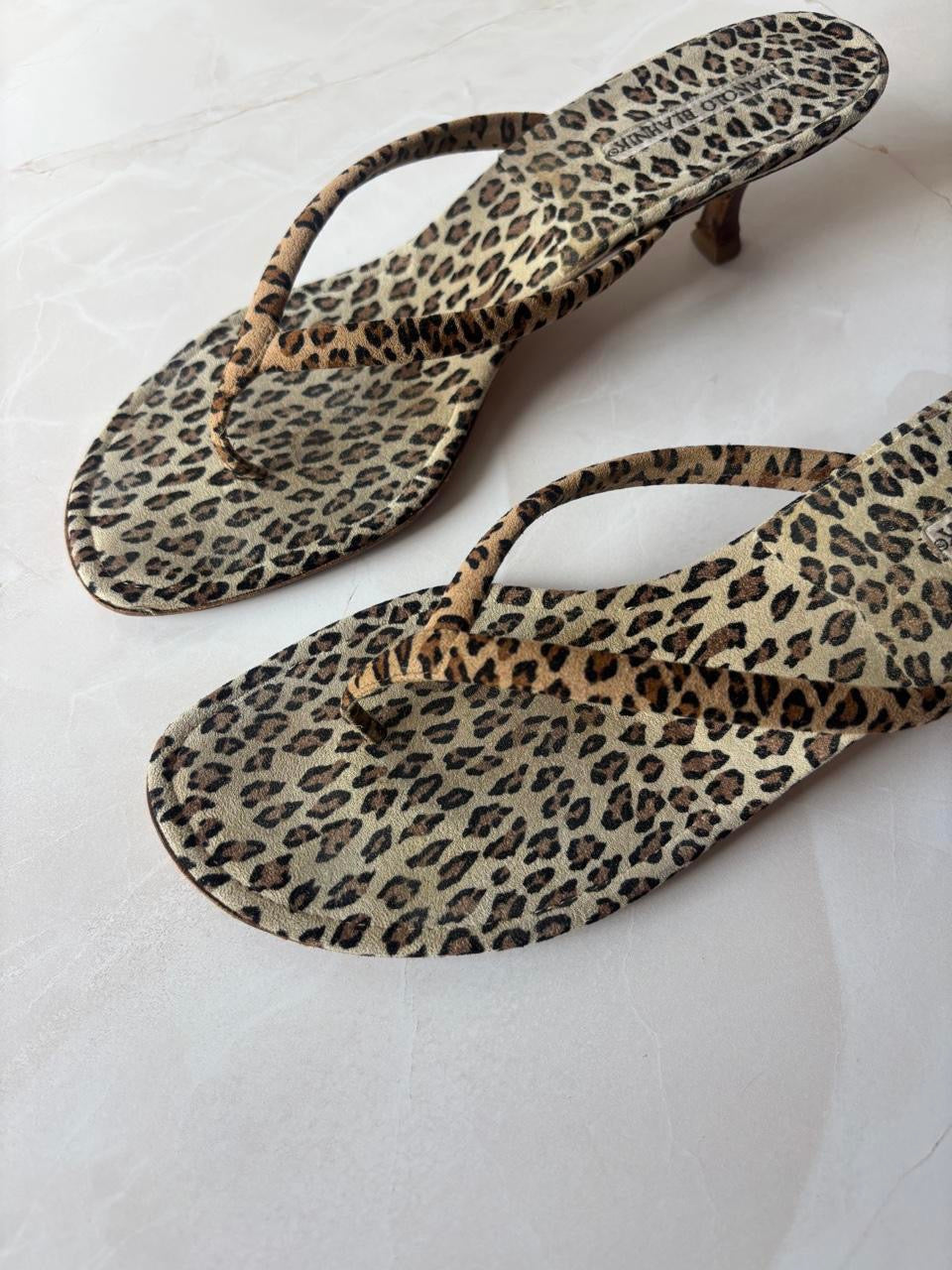 Manolo Blahnik EU 41 Leopard Print Suede Thong Kitten Heel Sandal