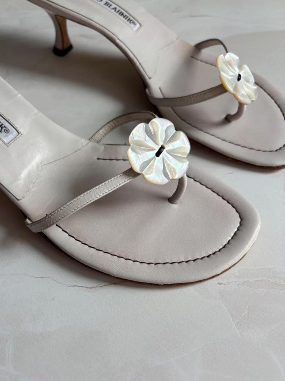 Manolo Blahnik EU 38.5 Ivory Leather Thong Sandal