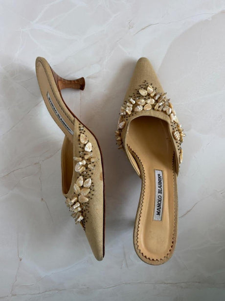 Manolo Blahnik EU 38 Tan Linen Canvas Pointed Toe Kitten Heel Mule