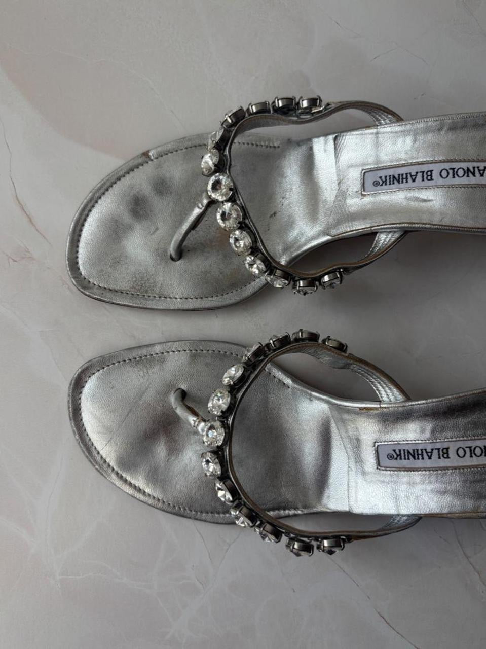 Manolo Blahnik EU 39 Silver Leather Crystal Thong Kitten Heel Sandal