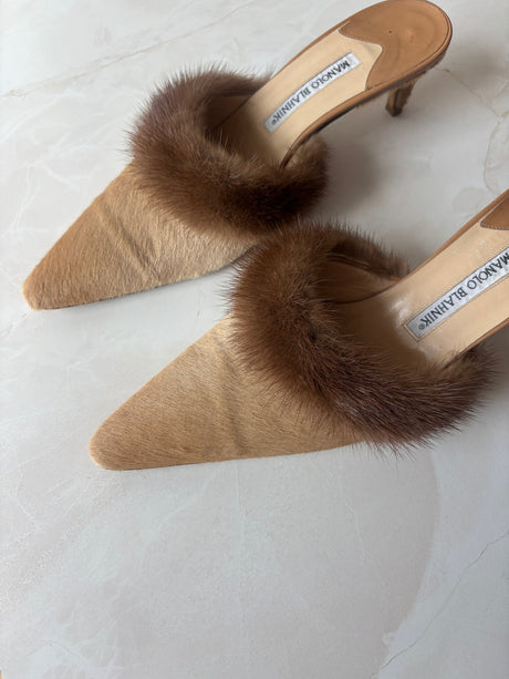 Manolo Blahnik EU 39.5 Tan Pony Hair Fur Trim Pointed Toe Kitten Heel Mule