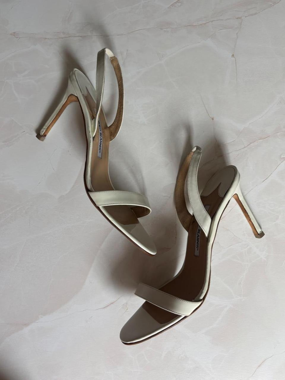Manolo Blahnik EU 40 Ivory Patent Leather Slingback