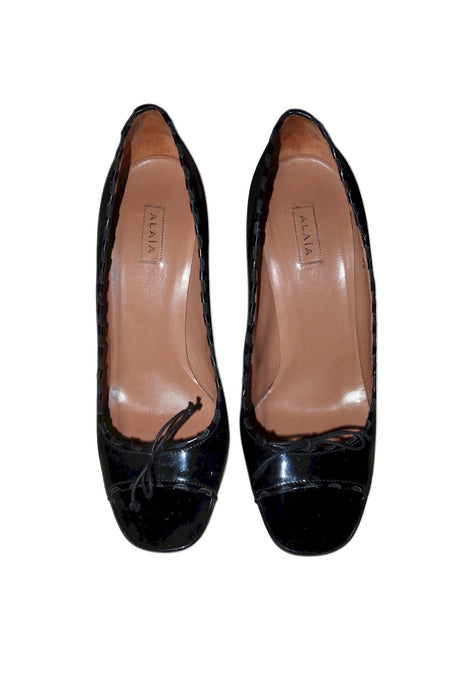 Alaïa black patent leather peep toe heels with bow detail (38)