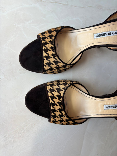 Manolo Blahnik EU 38.5 Tan and Black Houndstooth Calf Hair D'Orsay Pump