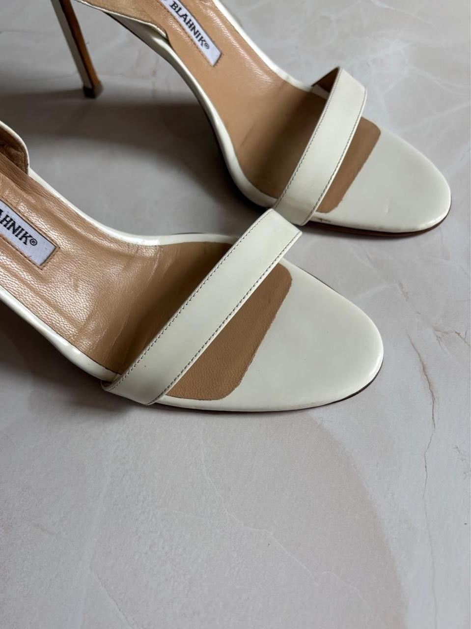 Manolo Blahnik EU 40 Ivory Patent Leather Slingback
