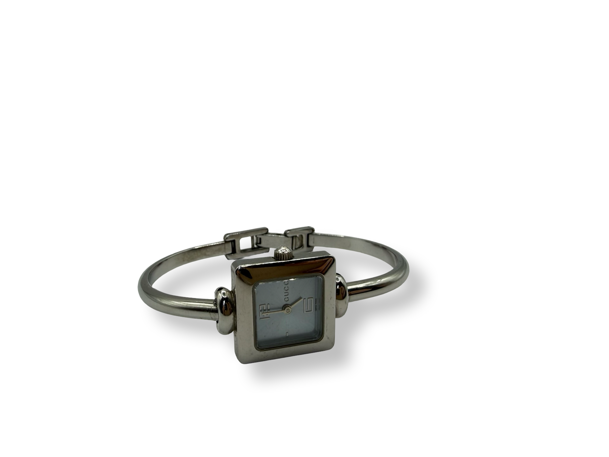 Gucci Vintage 1900L Bangle Watch