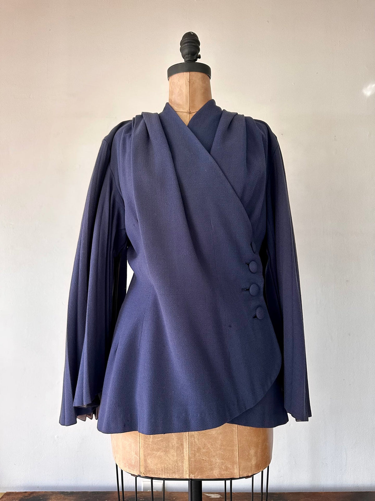 1940 Lilli Ann Navy pleated sleeve kimono style blazer