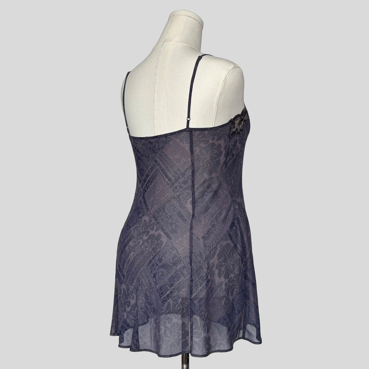 Sweetheart lace neckline slip in navy print