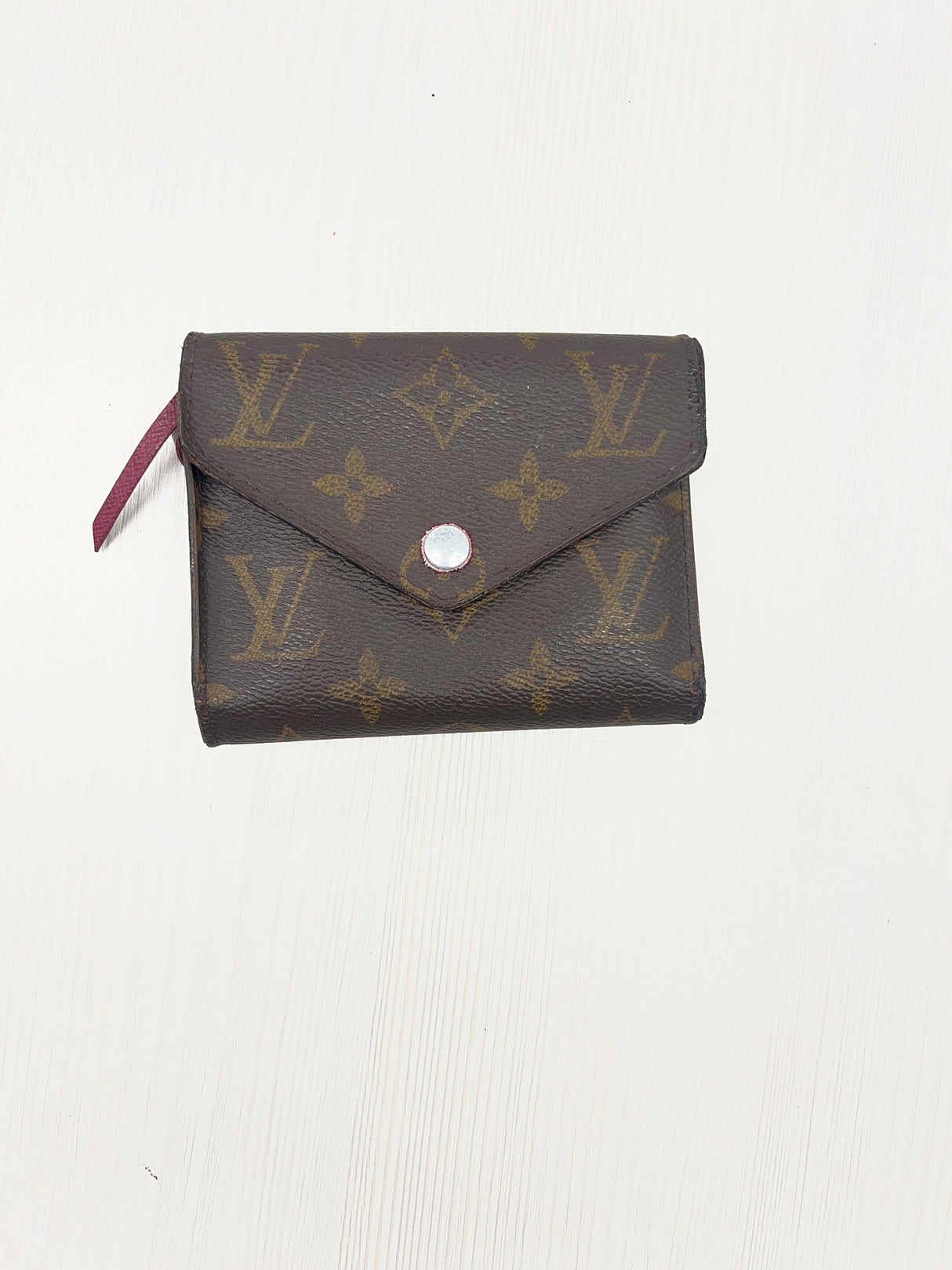 #100 Louis Vuitton Bi-Fold