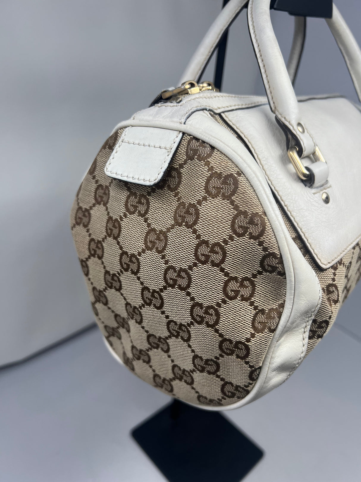 #19 gucci monogram barrel bag